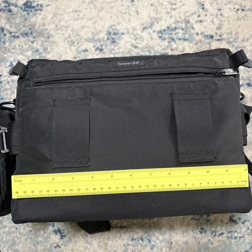 Lowepro Compact AW Camera Shoulder Bag - Black Multiple Padded Pockets Great Bag